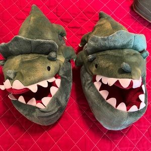Crocodile bedroom slippers Sz large